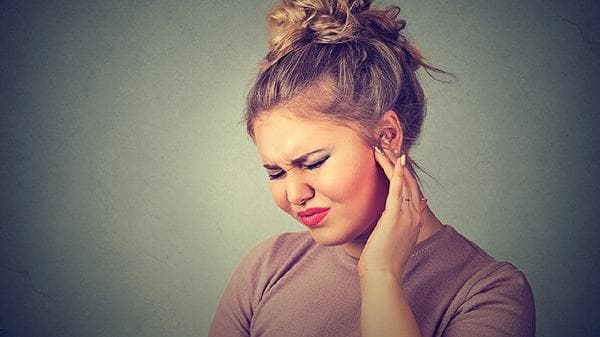 耳朵刺痛的真相：警惕喉炎、中耳炎背后的健康隐患！