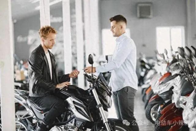 电动车、摩托车选哪个更划算？算完这一笔账，车主：想换车了