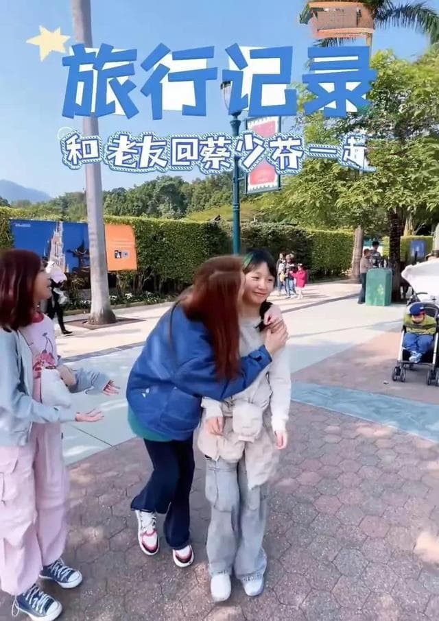 蔡少芬带娃游迪士尼：一个明星妈妈的平衡之道