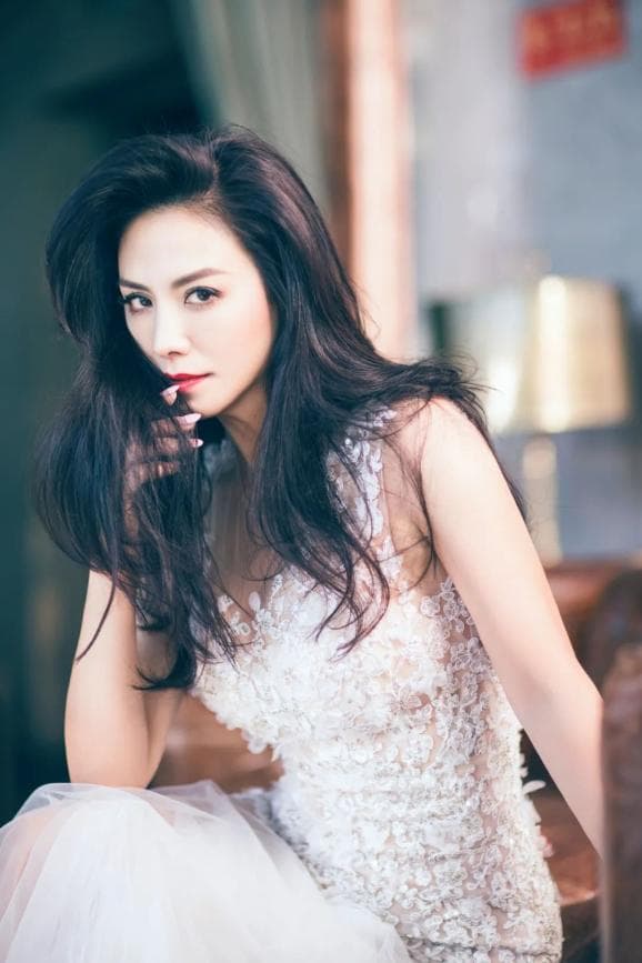 “台湾第一美女”田丽：出道40年优雅豁达，打造私人农场享受美丽人生