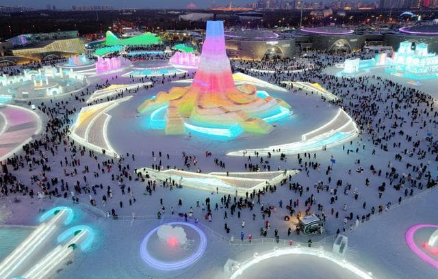 2023年每月旅游指南：从哈尔滨冰雕到三亚沙滩