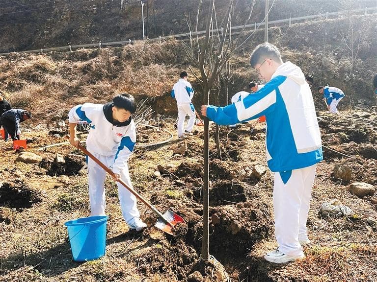 西安市中小学生争当秦岭保护宣传使者