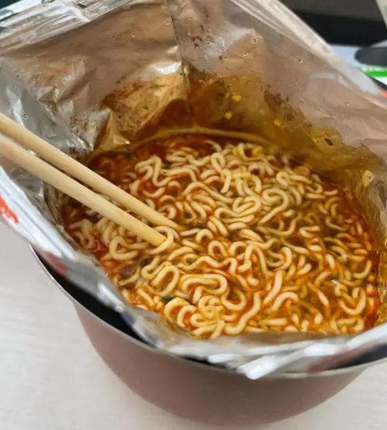 吃了过期的方便面会怎么样？你敢吃吗？别再冒险了！
