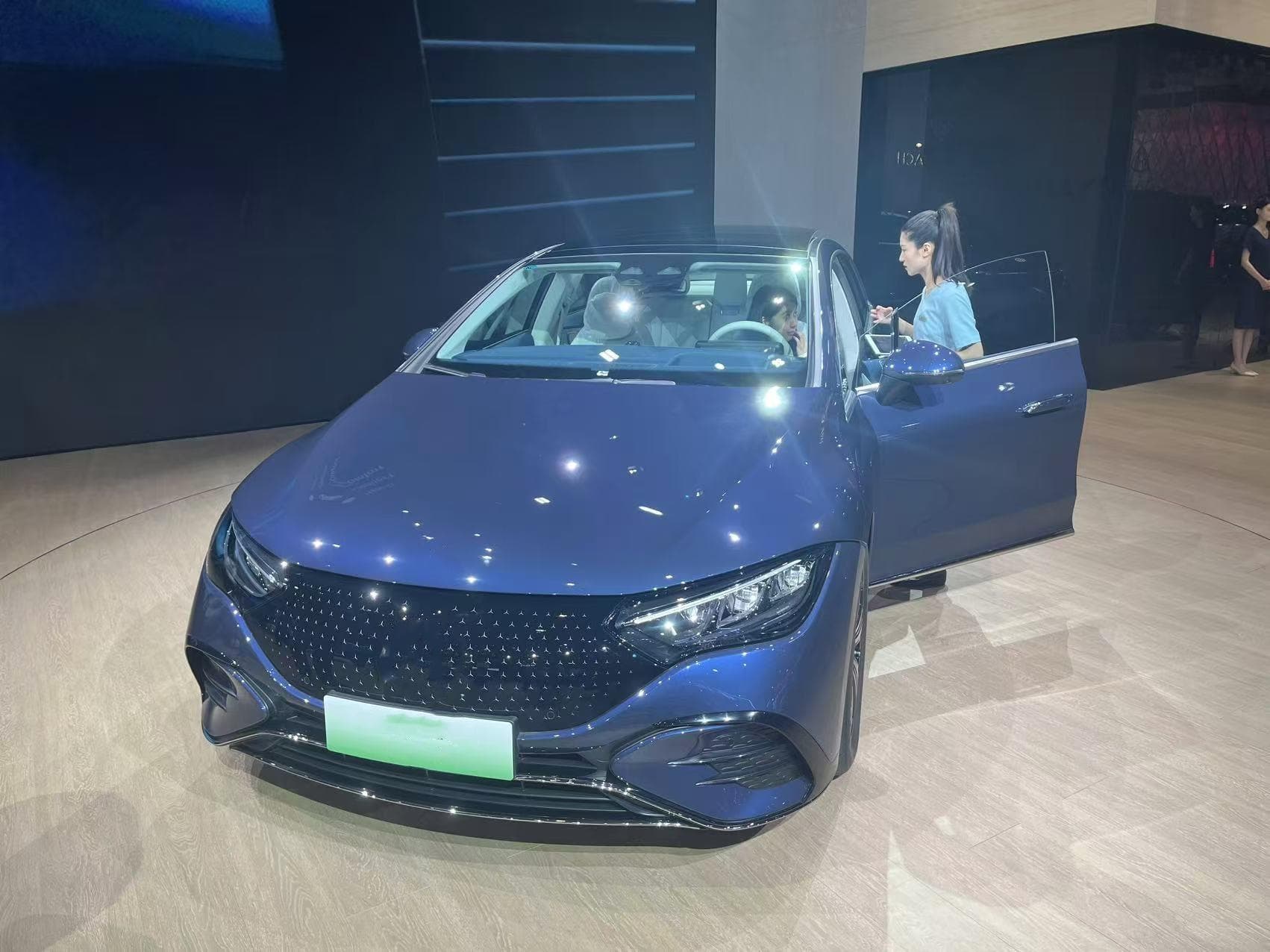2025年新能源补贴提前下达 持续刺激新能源汽车消费增长