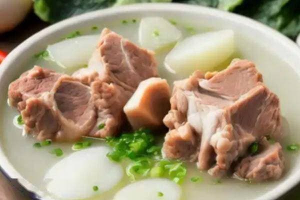 炖牛骨头虽然看似简单，但要想炖得入味、软烂，还是需要掌握技巧