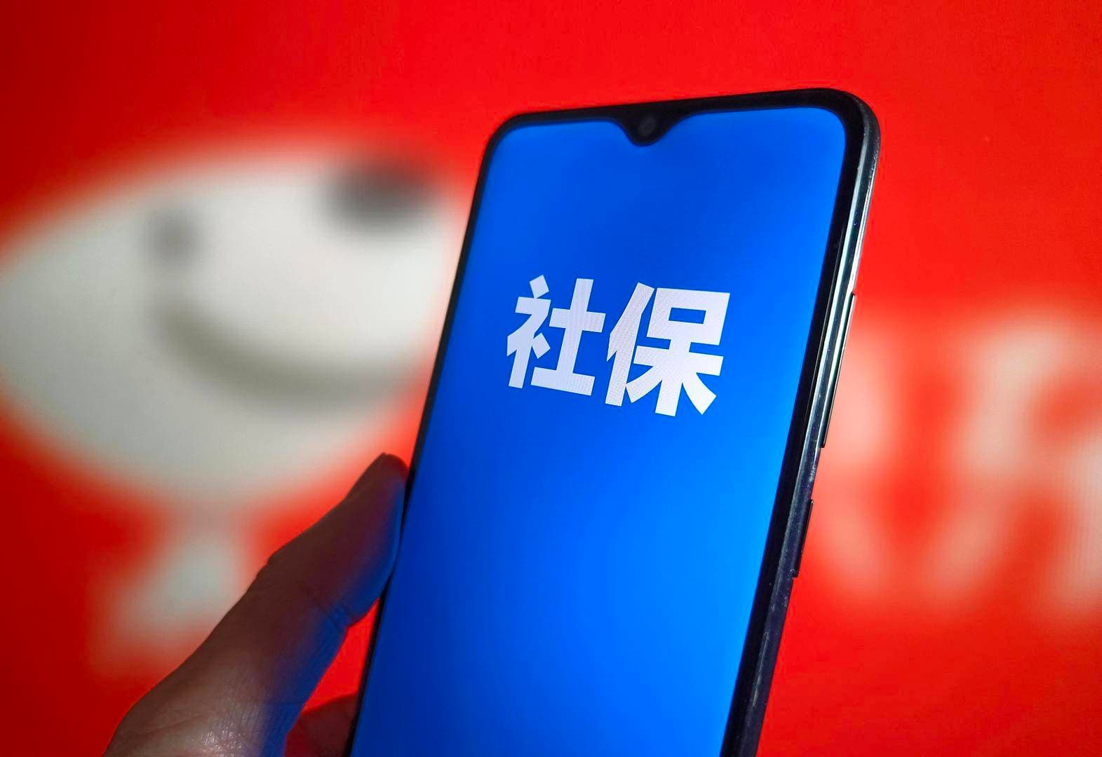 三问“外卖员交社保”：成本谁承担？后续如何保障？劳动关系如何确认？