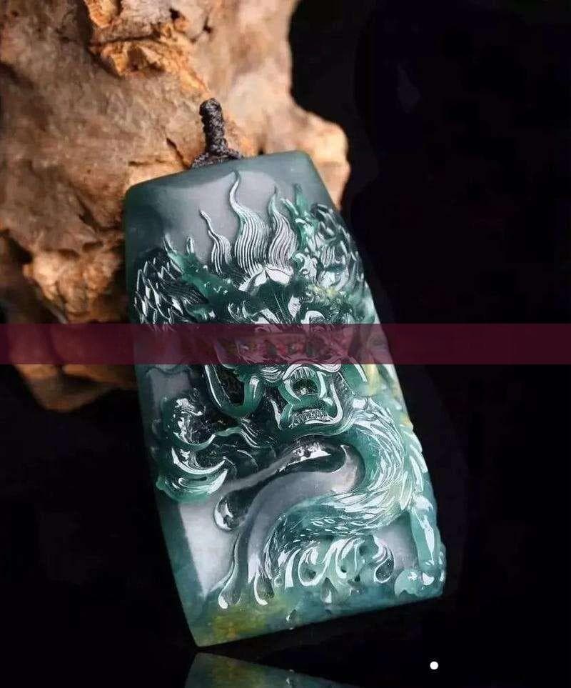 墨翠的五行属性之谜：属水还是属木？