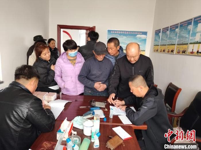 内蒙古东部乡村：土地流转让村民成为“双薪”人