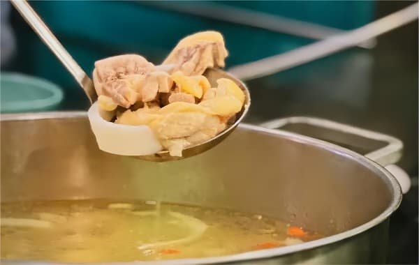 椰子鸡：海南传统美食的制作方法与营养搭配
