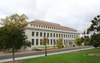 中国民航大学学子职业前景展望，多元化发展路径与广阔就业前景