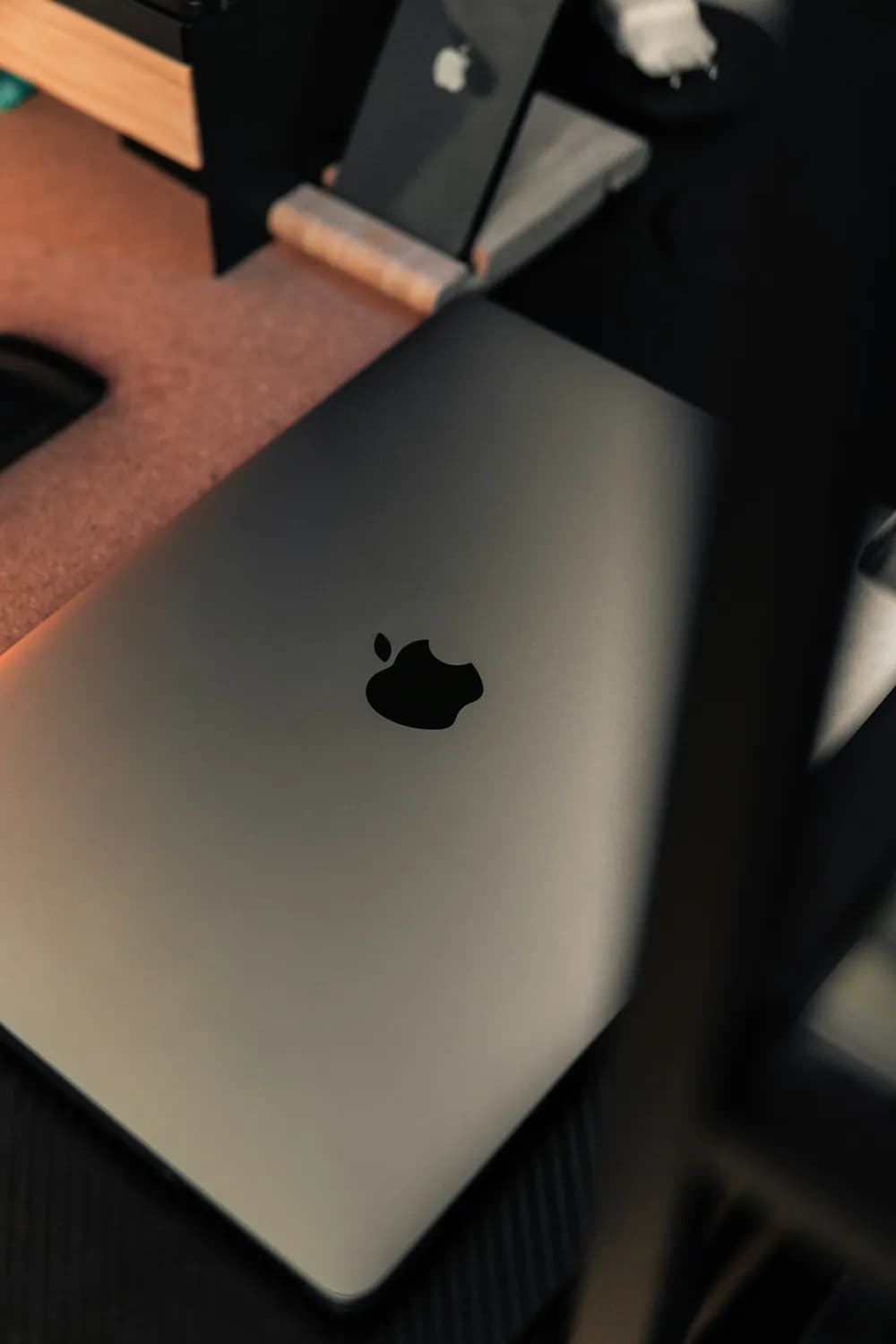 苹果MacBook电池管理揭秘：为何显示未充电？