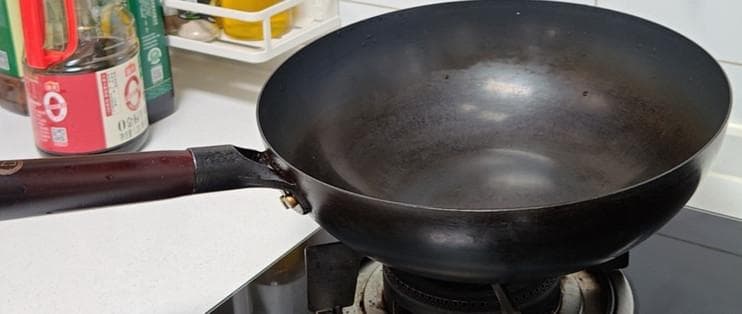 炒菜锅选购指南：涂层锅、铸铁锅、纯铁锅与氮化铁锅的优劣分析