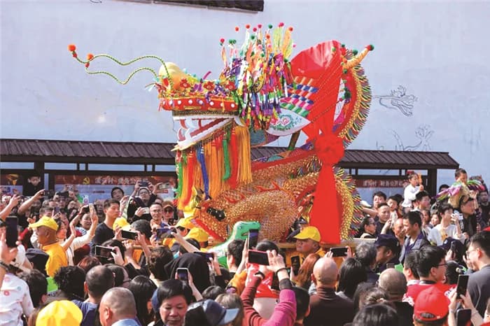 200多米长的河上板龙来了，一年仅此一龙