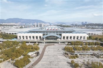 榕荫聚福通四海