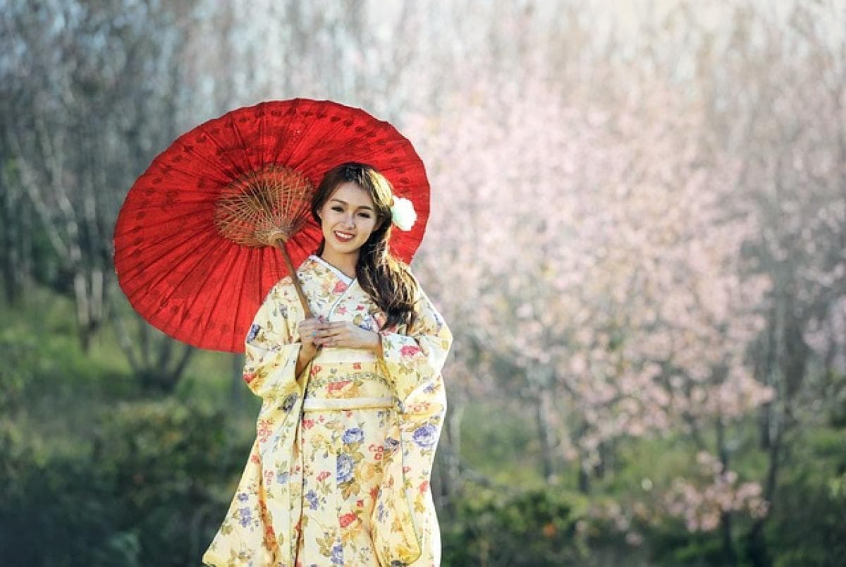日本天皇是世袭吗？探秘日本天皇制的历史与现状