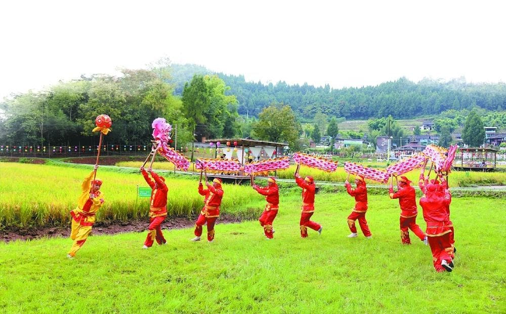 “龙的传人”讲述非遗故事：板凳龙舞三百年