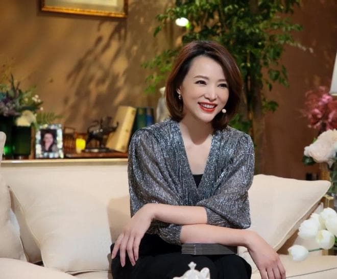 董卿年薪揭秘：主持人薪资趋势分析