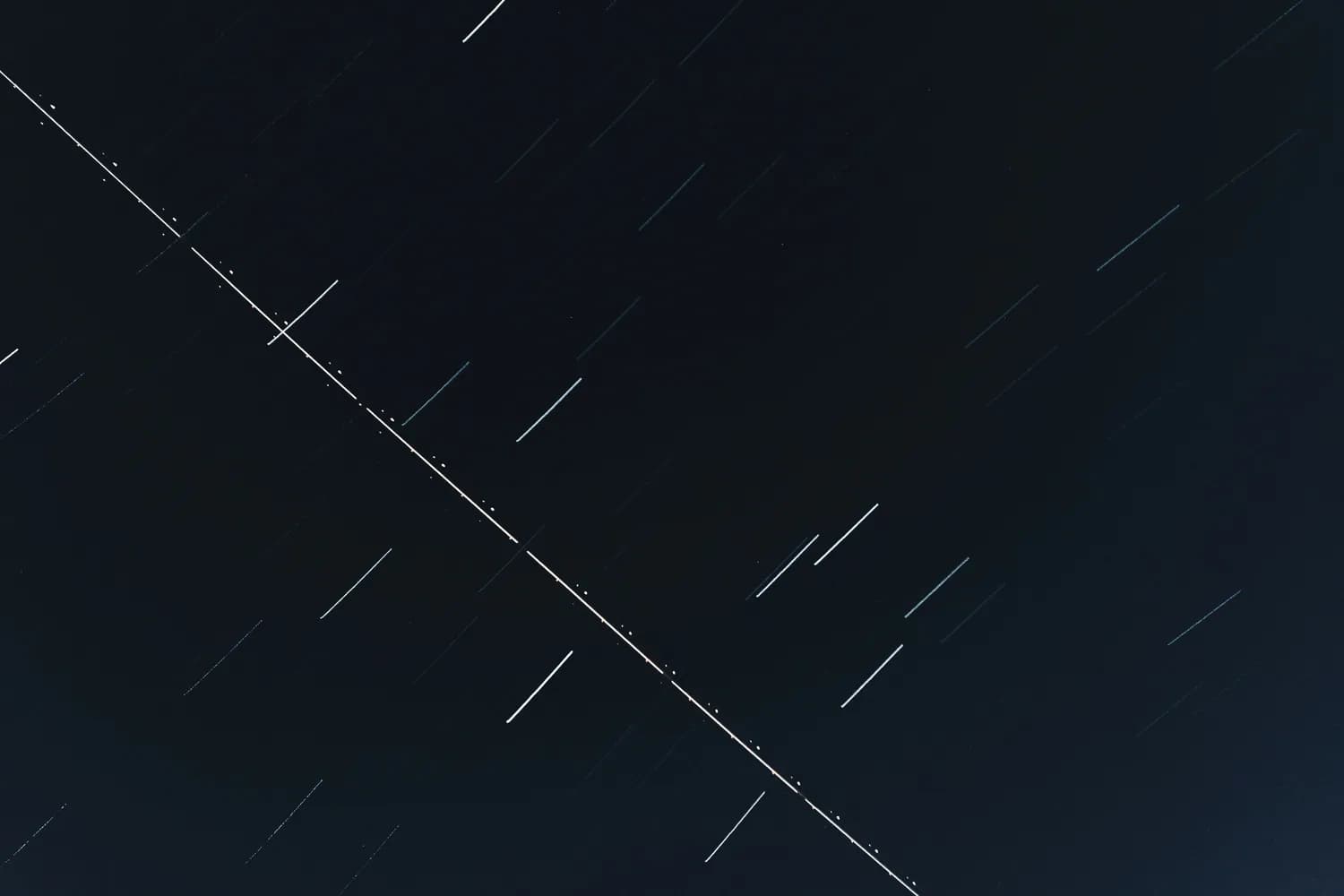 CSS魔法：打造流星雨动漫按钮动画
