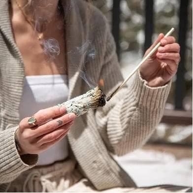 现代生活中的植物熏疗：白鼠尾草的独特魅力