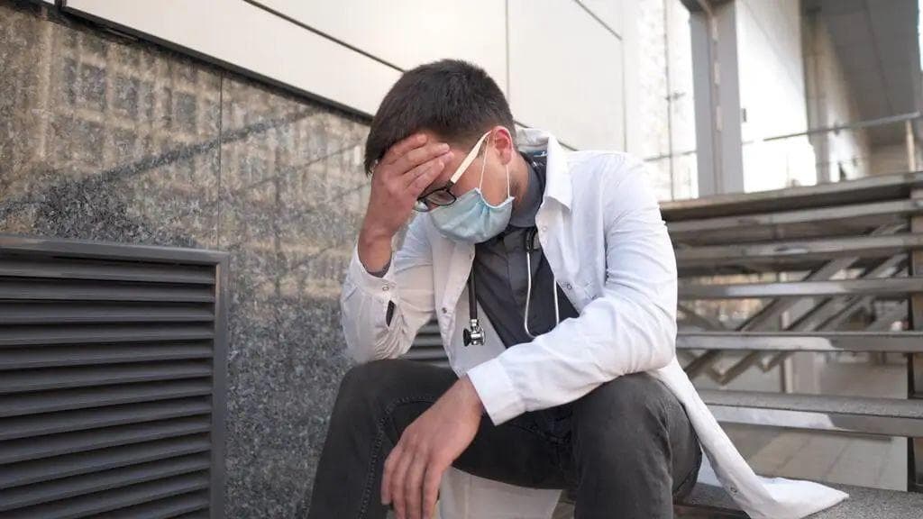 临床医生转到行政科室，会后悔吗？