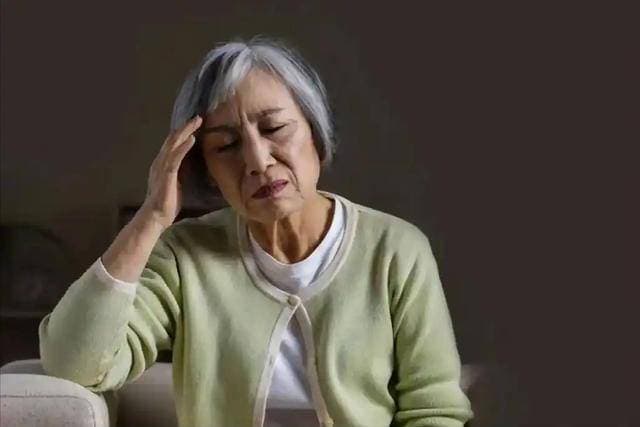 医生提醒：这些日常习惯正在悄悄损害老人大脑健康