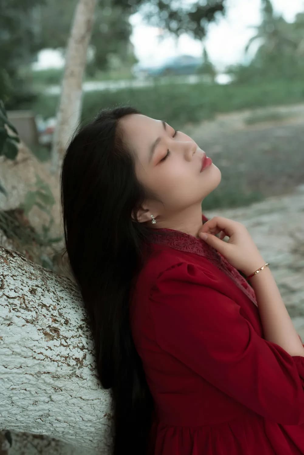 赵露思同款酒红穿搭，显白又提气质！