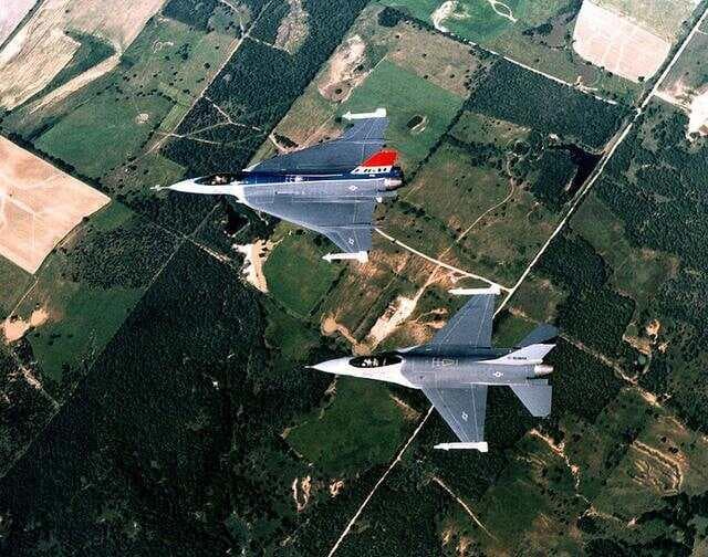 揭秘美国空军另类飞行器：三角形机翼的F-16XL战斗机