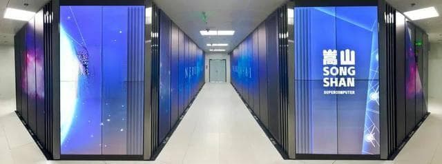 郑州大学成功部署“满血版”DeepSeek-R1，AI助力教学科研新飞跃！