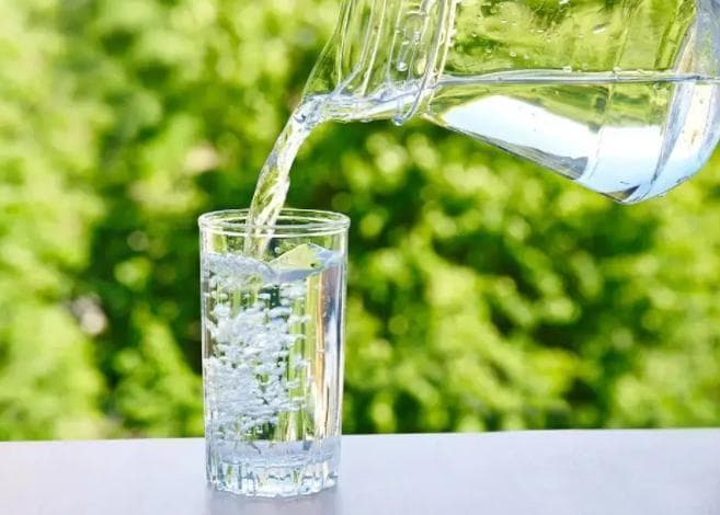 人们常说“喝凉水会伤胃”，这是真的吗？