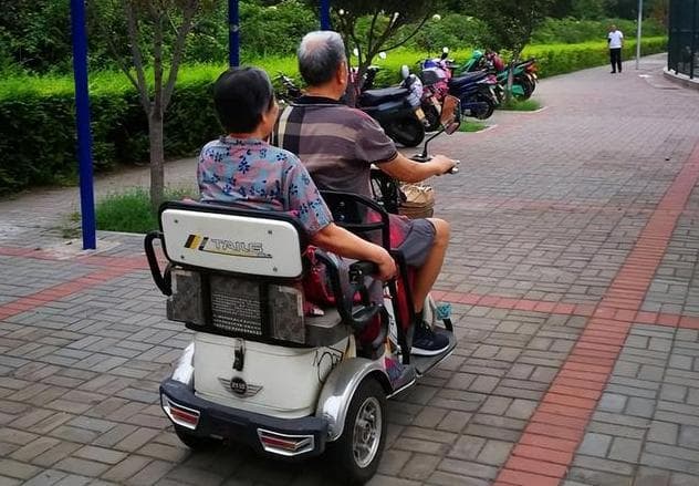适合70岁以上老年人的5种电动车：无需驾照，不限年龄
