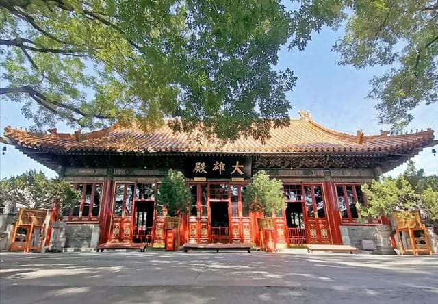 大雄宝殿：佛教寺院最神圣殿堂的由来与内涵