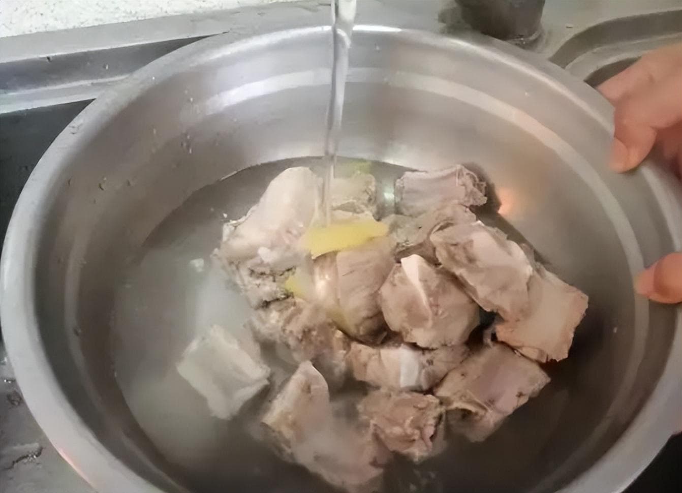 冬天这菜正当季，一解毒二润肺三健脾胃，以前经常吃，现在不多见