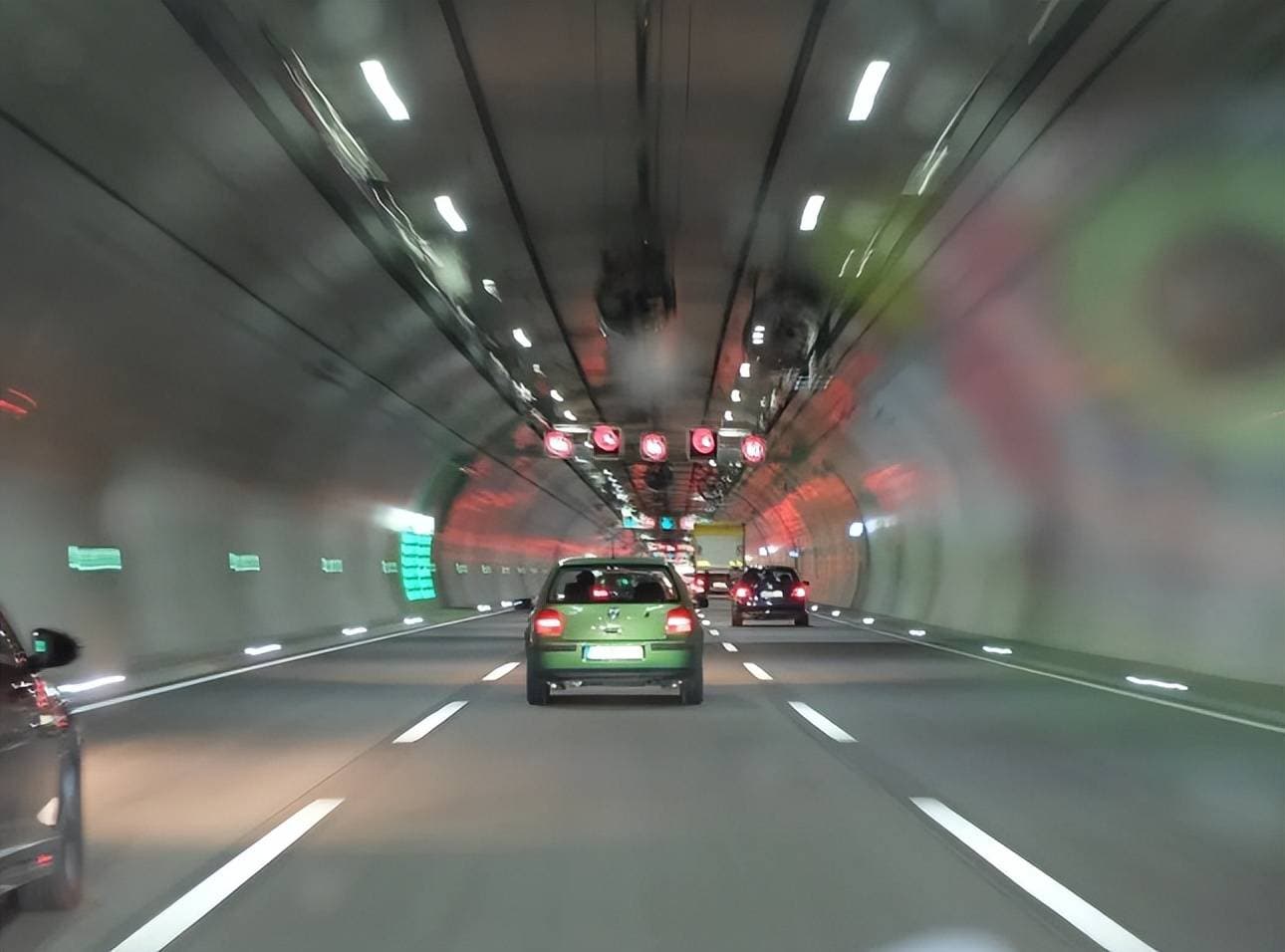 智驾「失控」，我经历的惊魂一刻