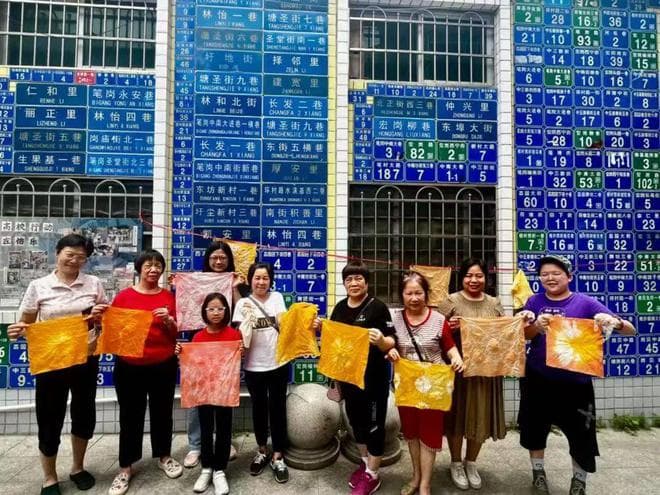衣物新生助力环保 | 怡乐社区有一群会做旧衣改造的热心街坊