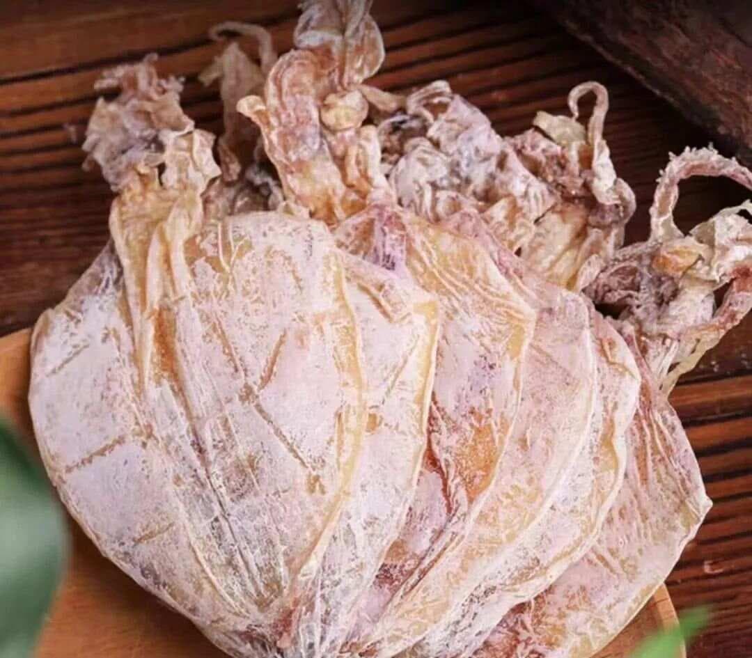 泡发干鱿鱼，只加水可不行，老渔民教你正确做法，快速泡好肉质还鲜嫩