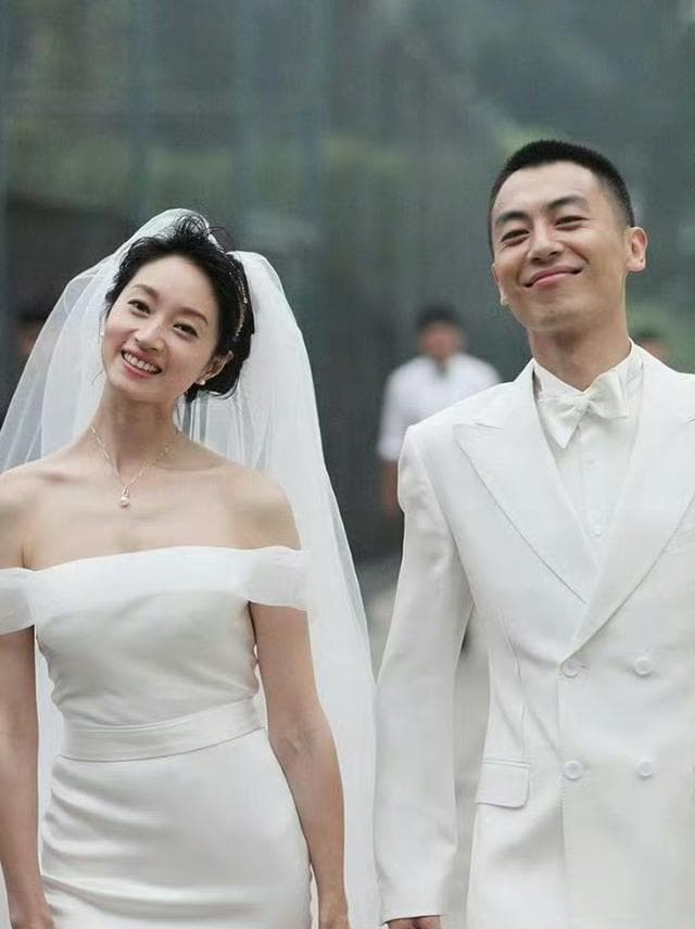 朱亚文亲自回应离婚传闻，否认与沈佳妮离婚，晒婚戒力证婚姻幸福