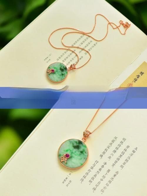 翡翠手镯清洁保养全攻略：长期佩戴后的清洗与护理方法