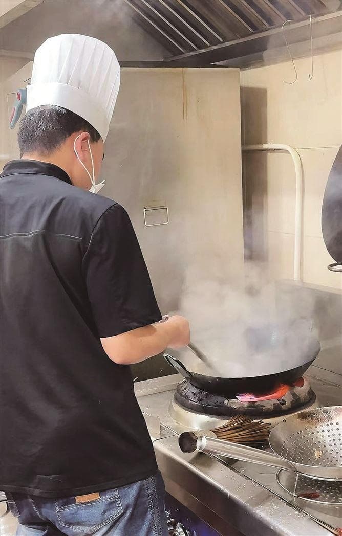 你买菜我帮做口味还能定制 菜市场里的"代炒"服务火了