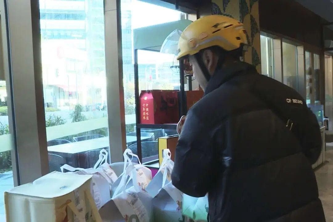 “小份菜”受欢迎，“无需餐具”订单变多了！外卖等餐饮服务企业探索常态化“反浪费”