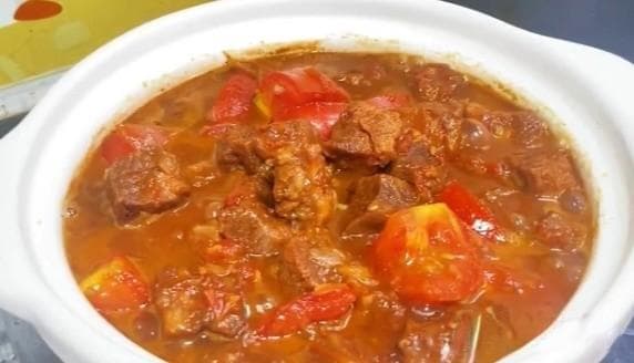 家常西红柿炖牛腩：简单美味的烹饪指南
