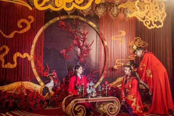 傧相的含义与历史背景解析及其在传统婚礼中的角色