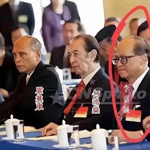 商界双城记：李嘉诚的争议与霍英东的荣耀，谁才是真正的香港传奇