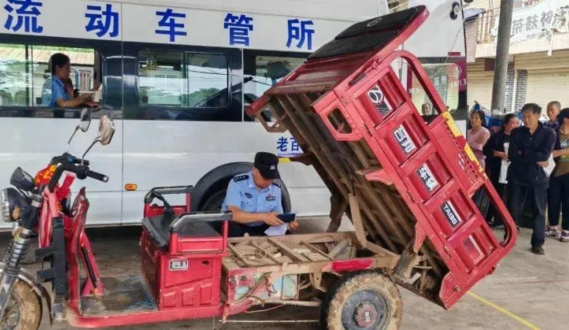 科技赋能破难题 服务管理向下倾 ——陇南交警打造山区道路交通安全管理新模式