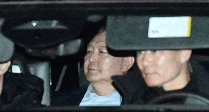 韩国逮捕尹锡悦，宪政史首现现职总统入狱