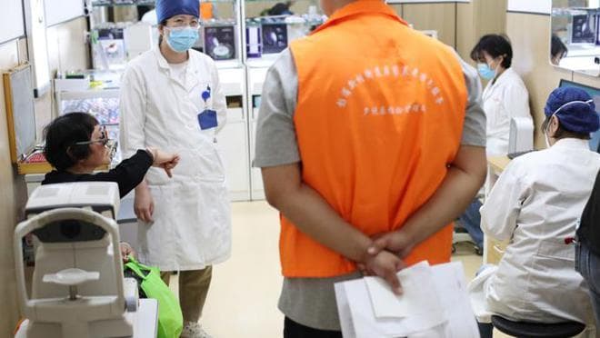 陪诊服务兴起，混杂医托、推销产品？代表建议规范陪诊师队伍