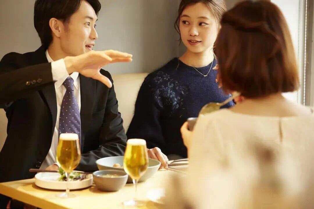 20句聚餐时的幽默金句，让欢笑不间断