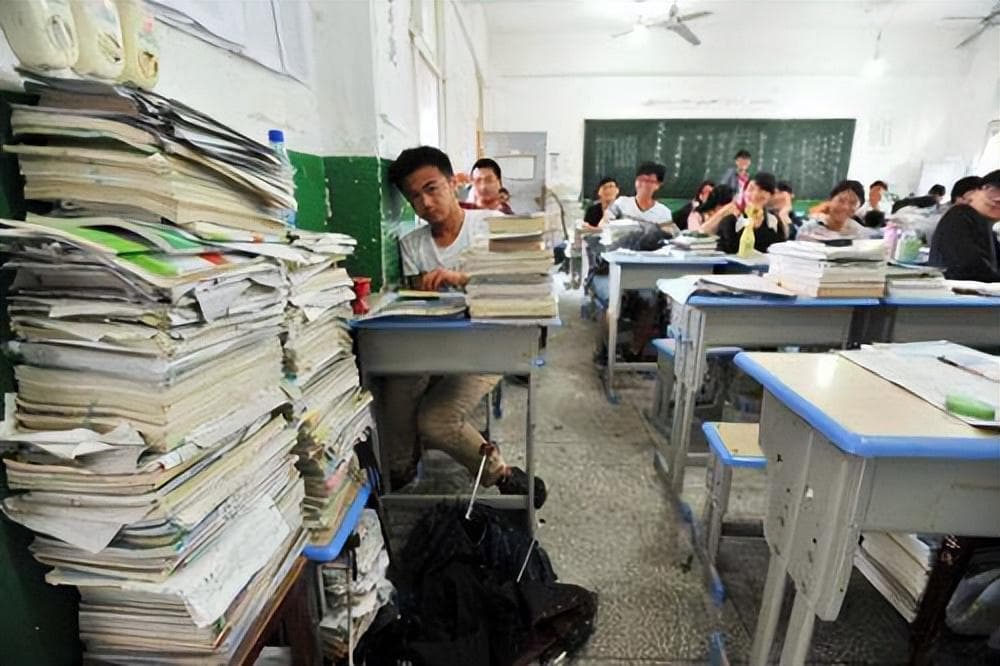 高中学生最需要的不是双休而是睡眠，所以取消早晚自习更合理！