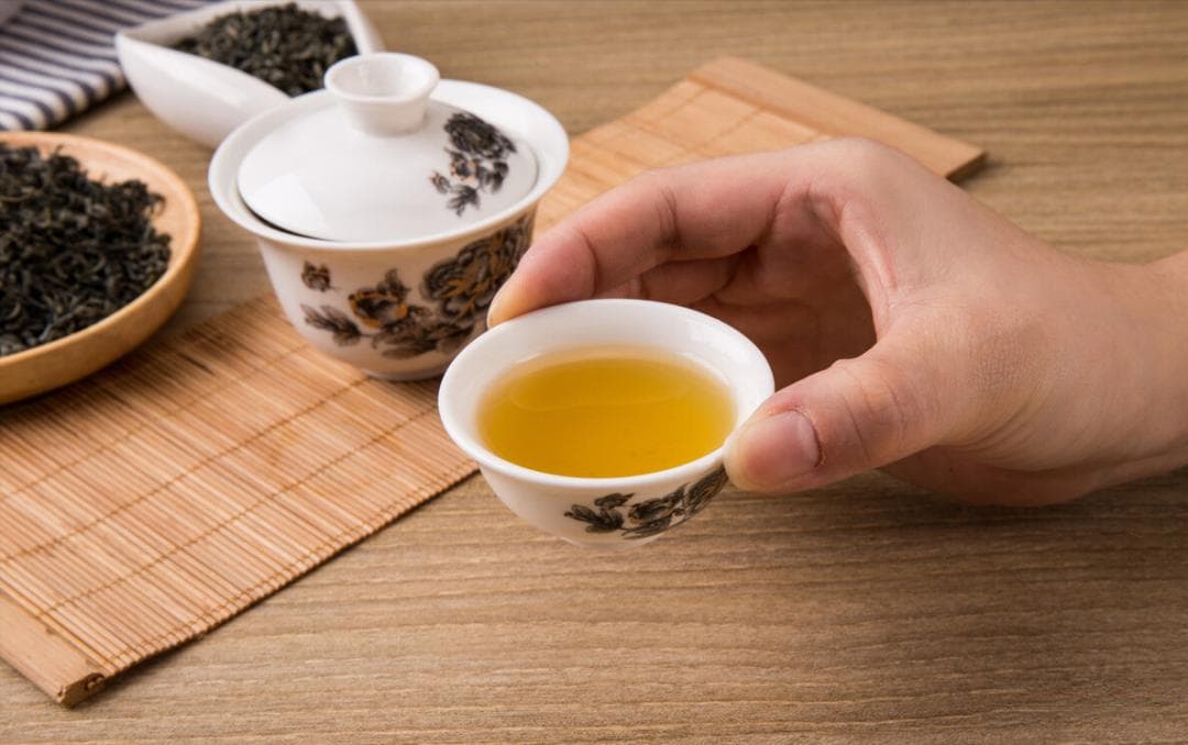 隔夜茶致癌、绿茶伤胃、茶汤泡沫是农残超标？茶还能放心喝吗？