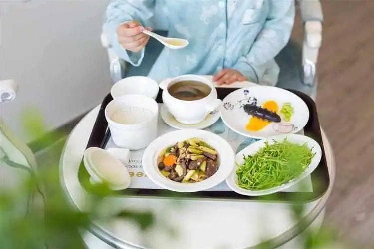 月子期新妈妈饮食调养的核心准则：营养与恢复的黄金法则