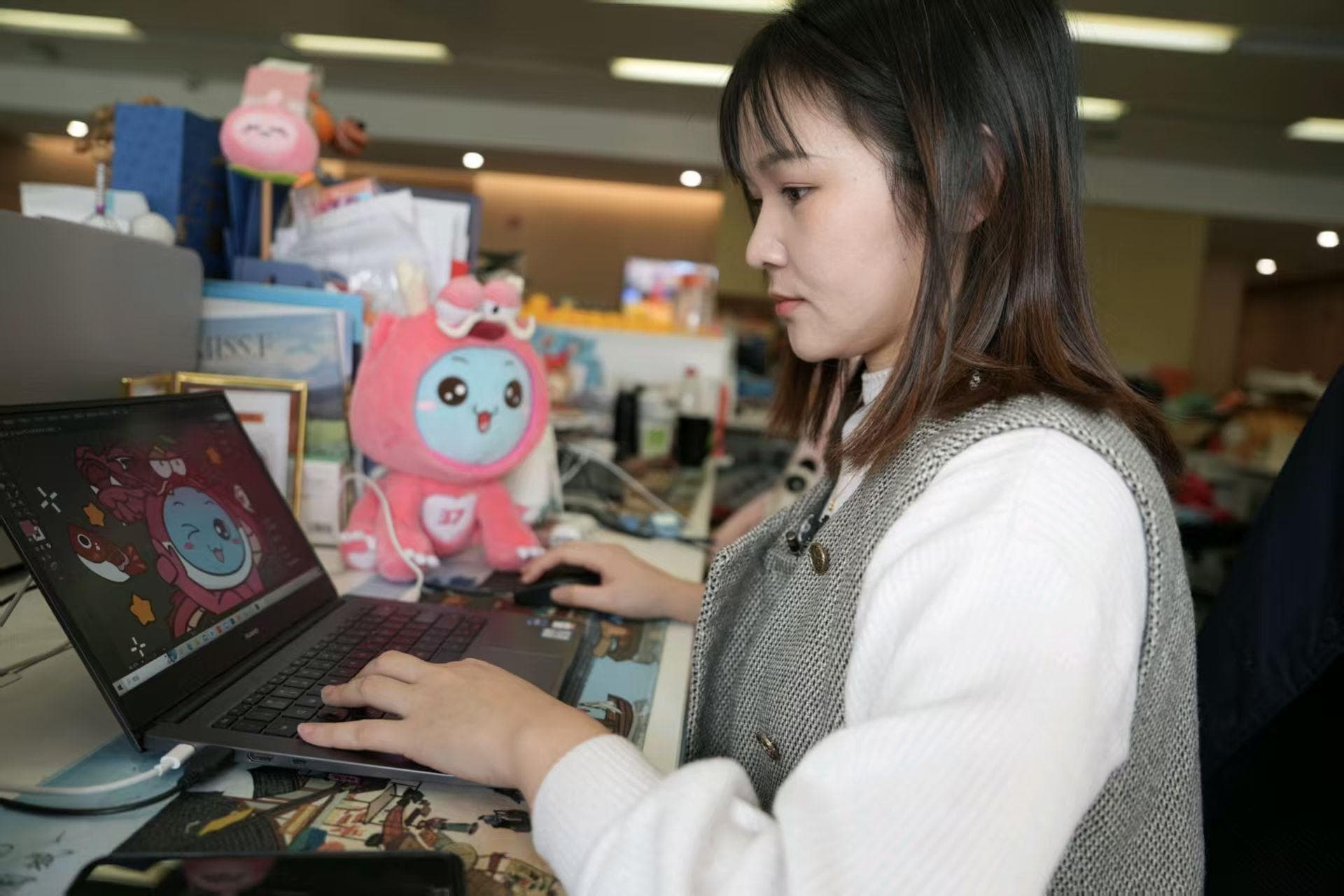 从文创策划师、AI生成员到无人机“飞手”……新经济如何催生新职业？